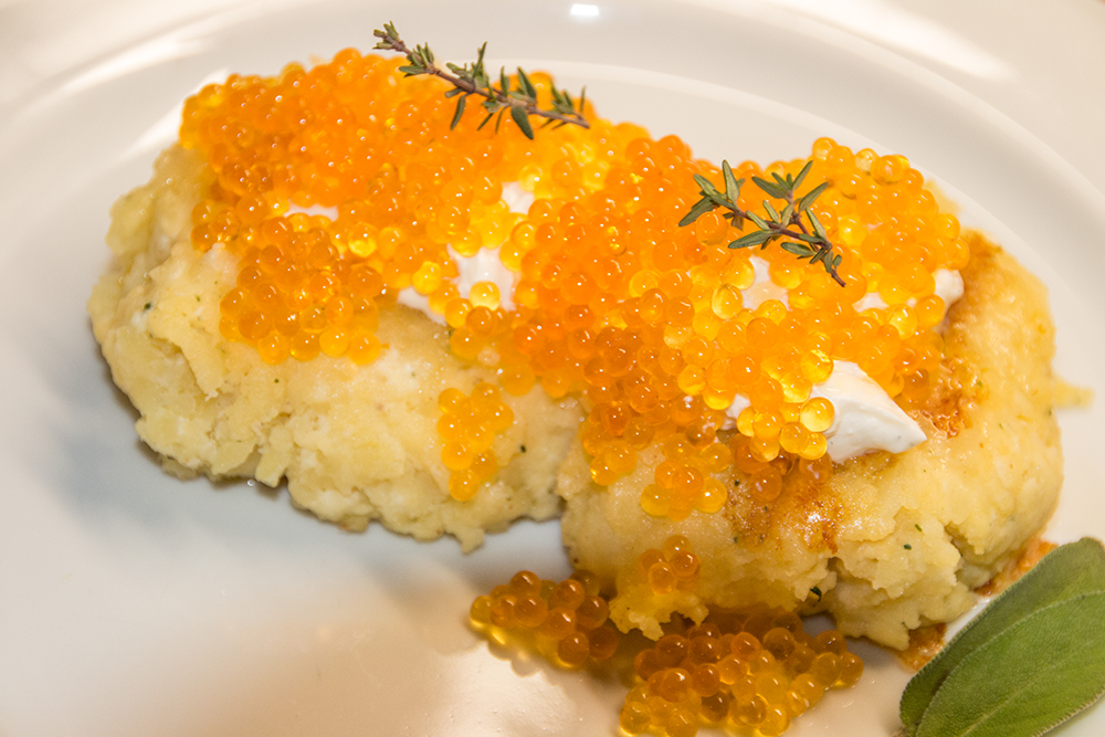 Saiblingskaviar auf Kartoffellaibchen Rezept bei Schätze aus Österreich